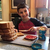 Volunteer to Make Sack Lunches on Thanksgiving